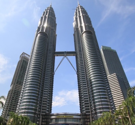 マレーシア ツイン タワー 傾き
